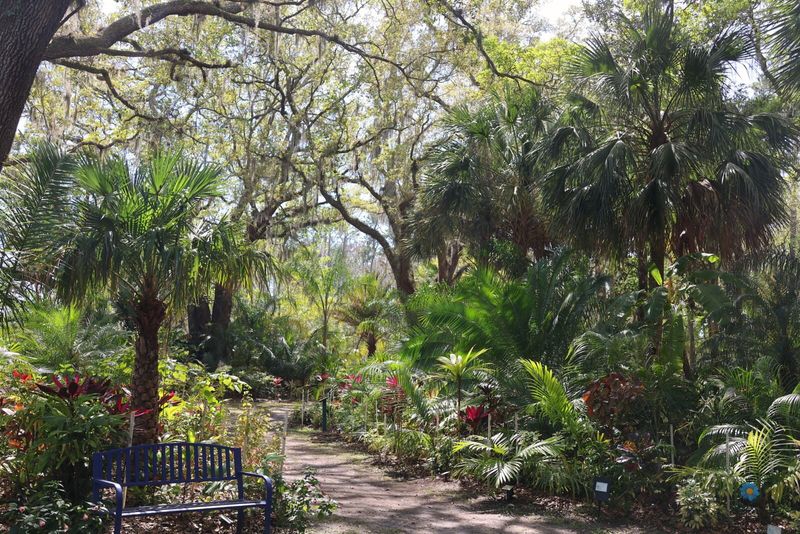 Metals and Nature as a Wedding and Event Venue