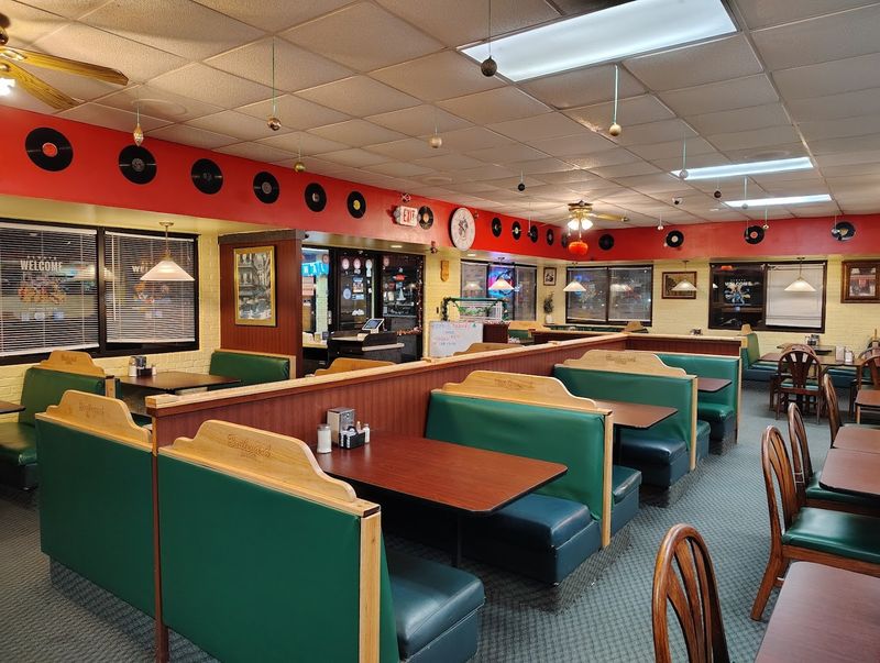 A Diner Atmosphere That Feels Genuinely Old-School