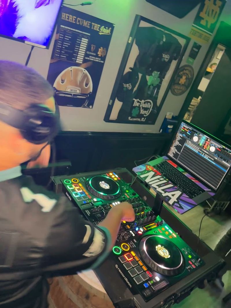 Live Music and Entertainment That Fits the Room