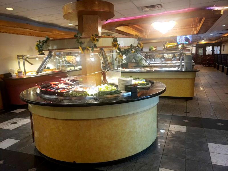 Salad Bar, Fruit, and Dessert Options