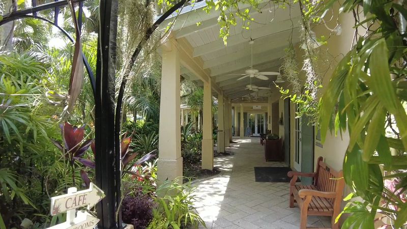 The Cafe With the Smash Burger That Earns Its Reputation