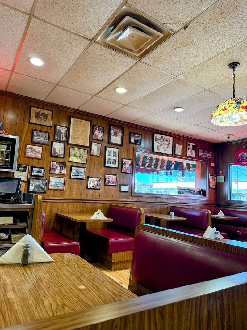 The Vintage Atmosphere That Feels Genuinely Lived In