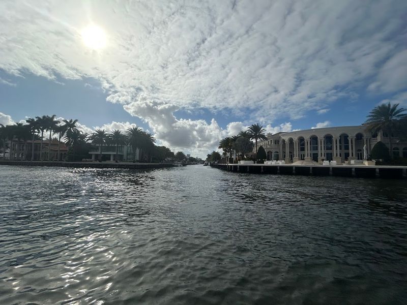 Waterfront Mansions That Will Drop Your Jaw