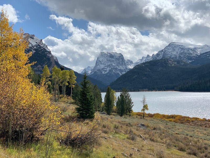 Green River Lakes: The Postcard View You Can Actually Drive To