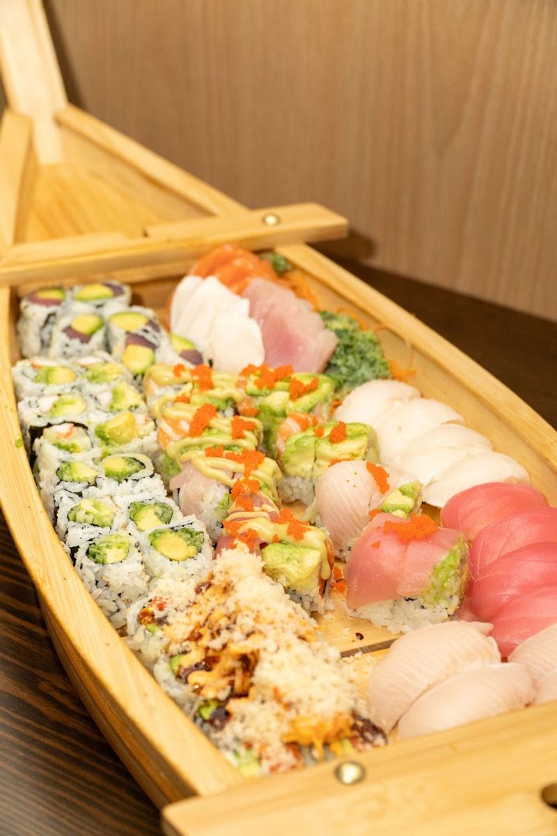 The Boat Presentation and the Visual Side of the Meal