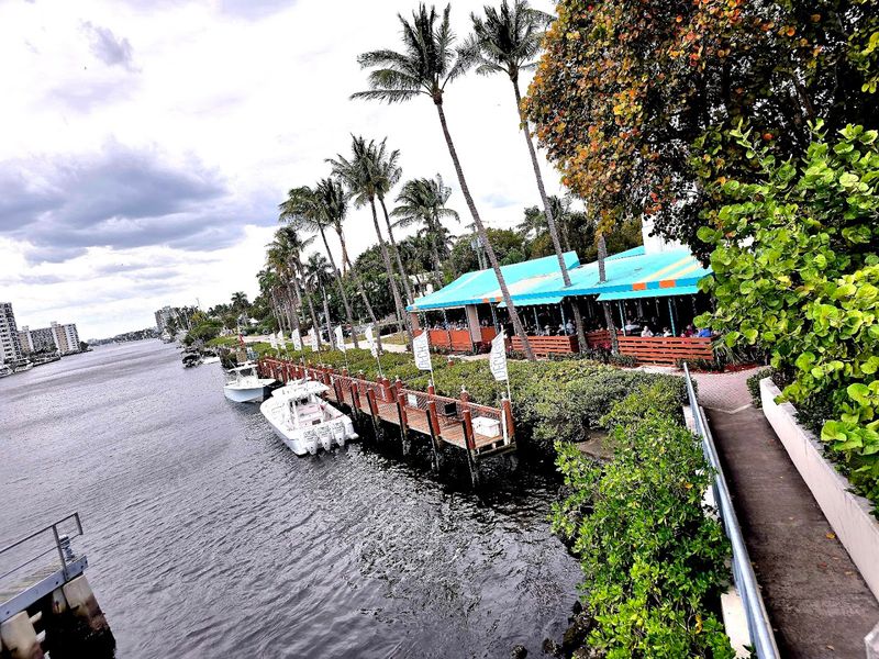 Family Gatherings and Group Dining Work Well Here