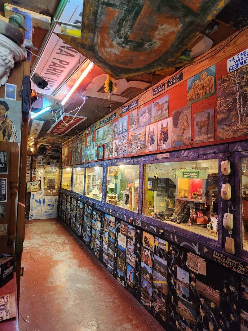 The Retro Americana and Vintage Collectibles