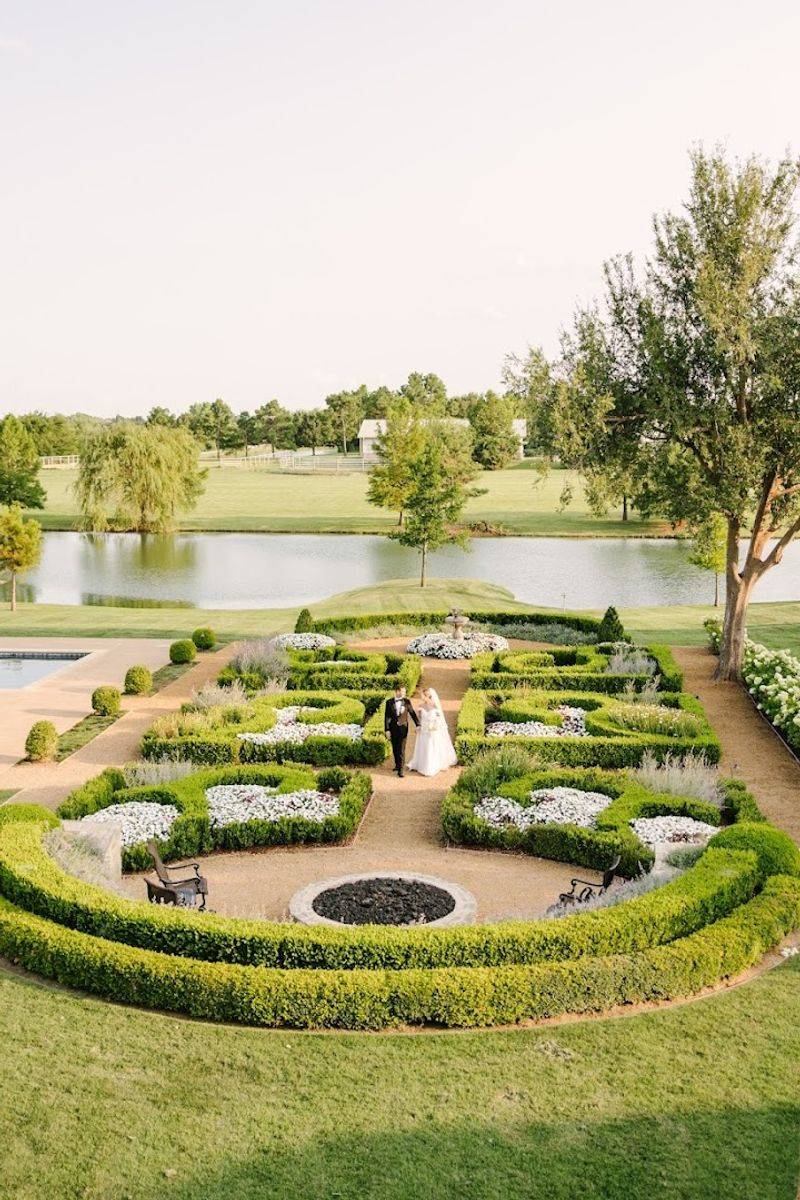 Gardens That Look Like They Were Designed for Romance