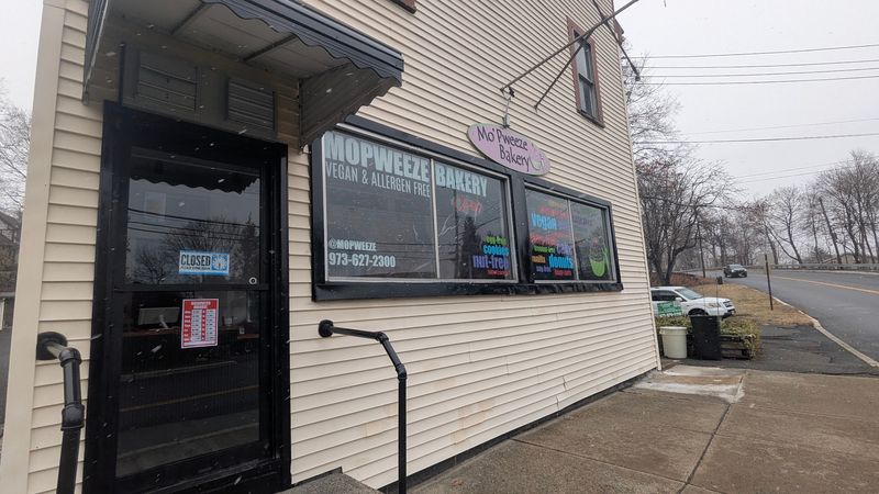 Mo'Pweeze Bakery (Denville)