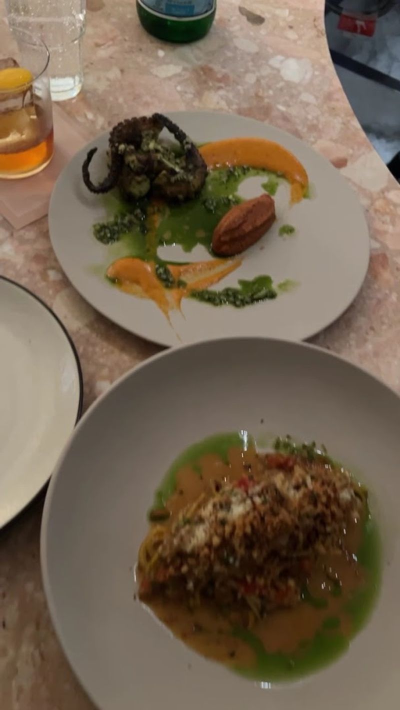 A La Carte Versus the Tasting Menu: Which One to Choose