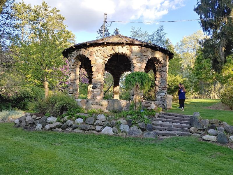 Small-Town Energy Without the Noise