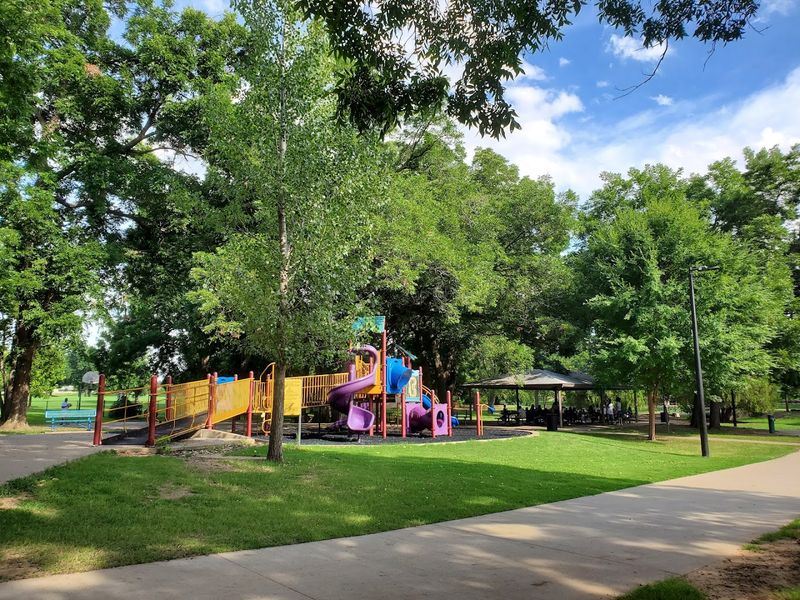 How the Park Handles Big Crowds and Busy Days