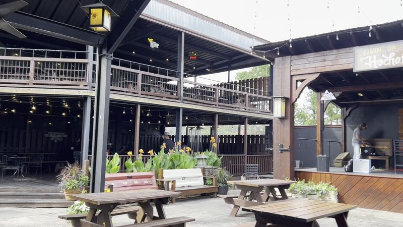 Indoor vs. Outdoor Seating: Which One to Choose