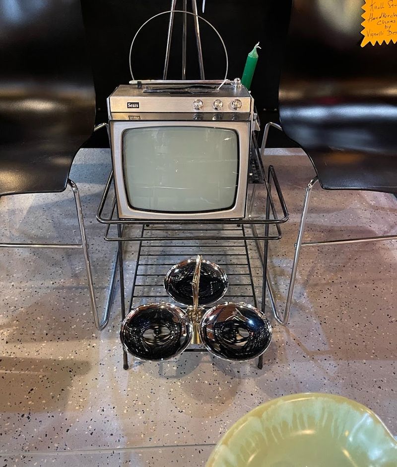 Vintage Clothing That Makes Every Modern Wardrobe More Interesting