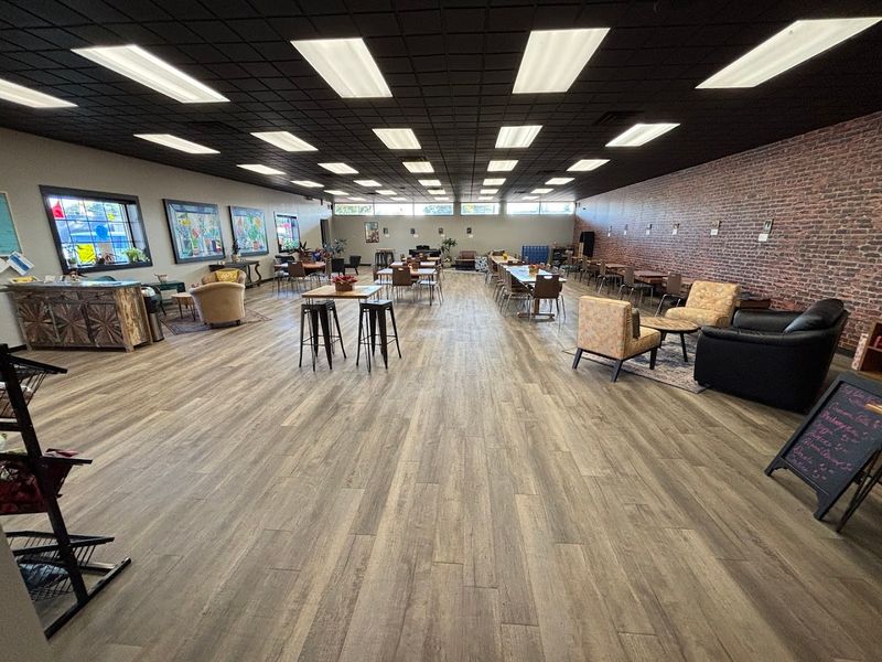 The Atmosphere That Keeps People Staying Longer Than Planned