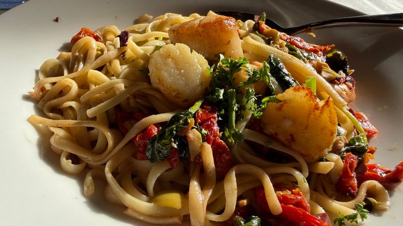 The Seafood Menu That Keeps People Coming Back