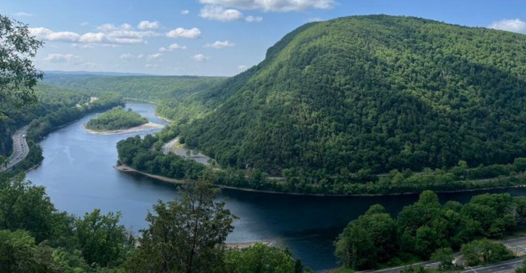 The New Jersey Trail Feels Like a Stairmaster With a Skyline-Style Finale
