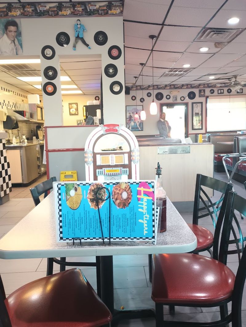 A 50s Atmosphere That Pulls You Back in Time