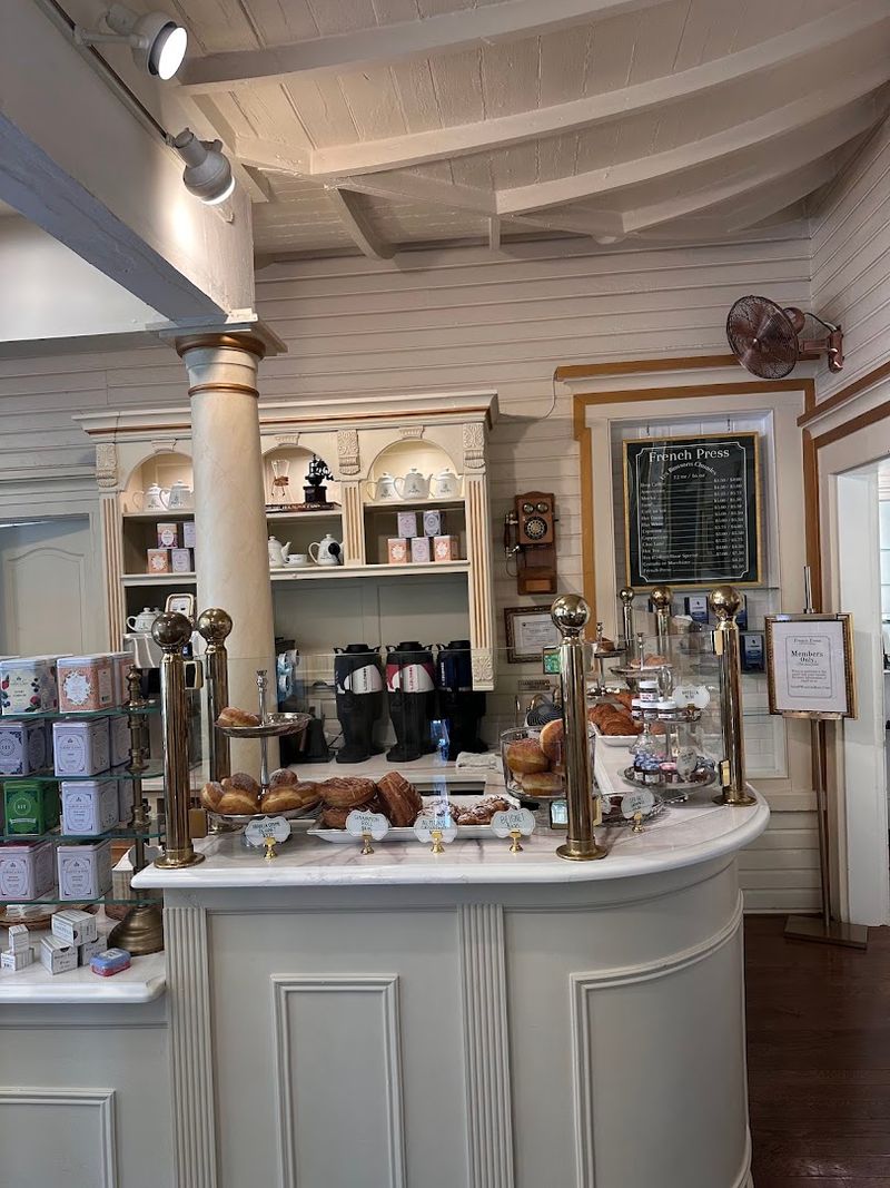 The Staff and the Service Experience