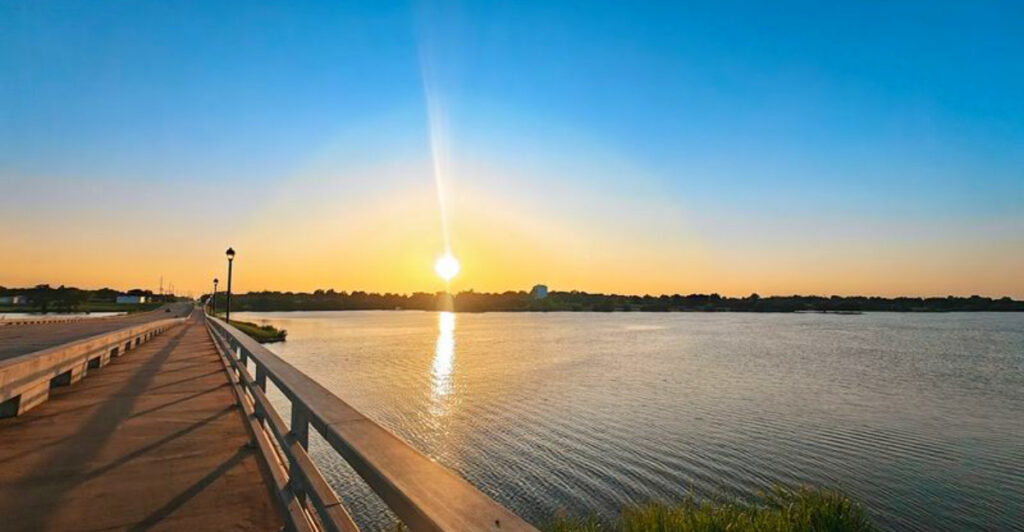 The Scenic Oklahoma Park With a 3-Mile Trail Around the Lake
