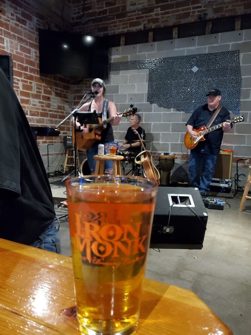 Live Music, Trivia, and the Weekly Vibe