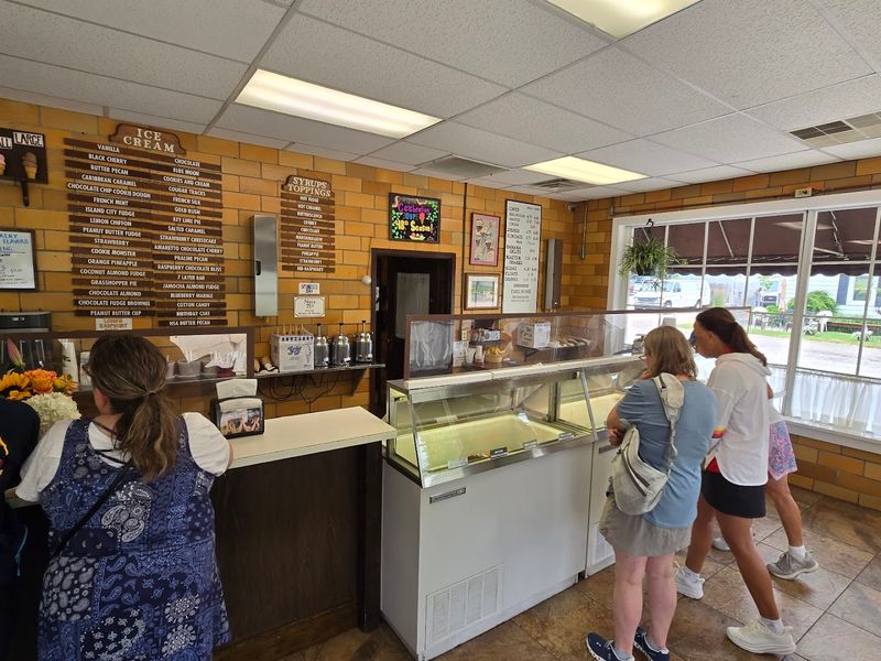 Ordering Ice Cream by the Gallon Is Completely Normal Here