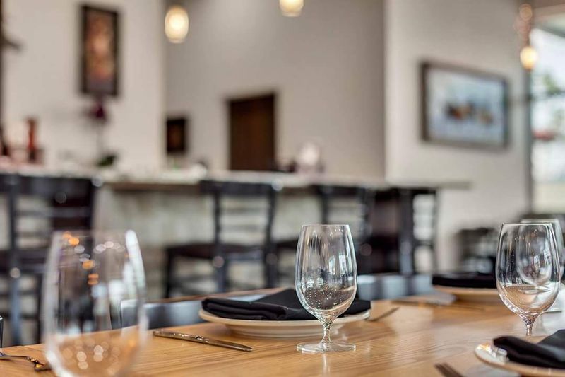 A Dining Room That Sets the Right Mood