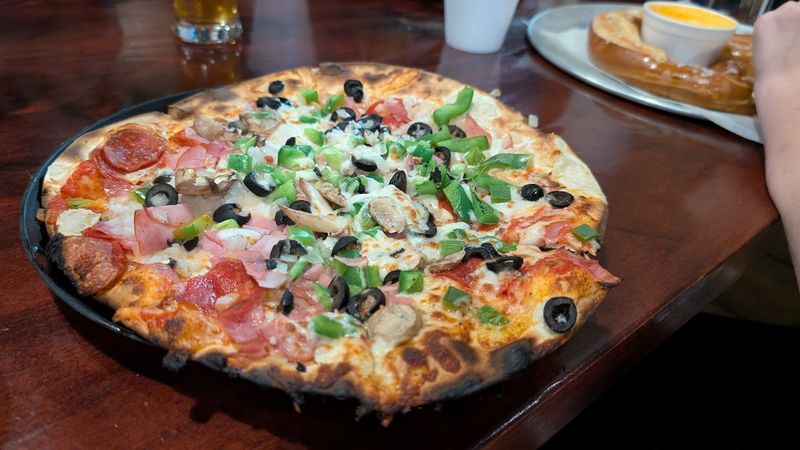 The Brick-Oven Pizza That Keeps People Coming Back