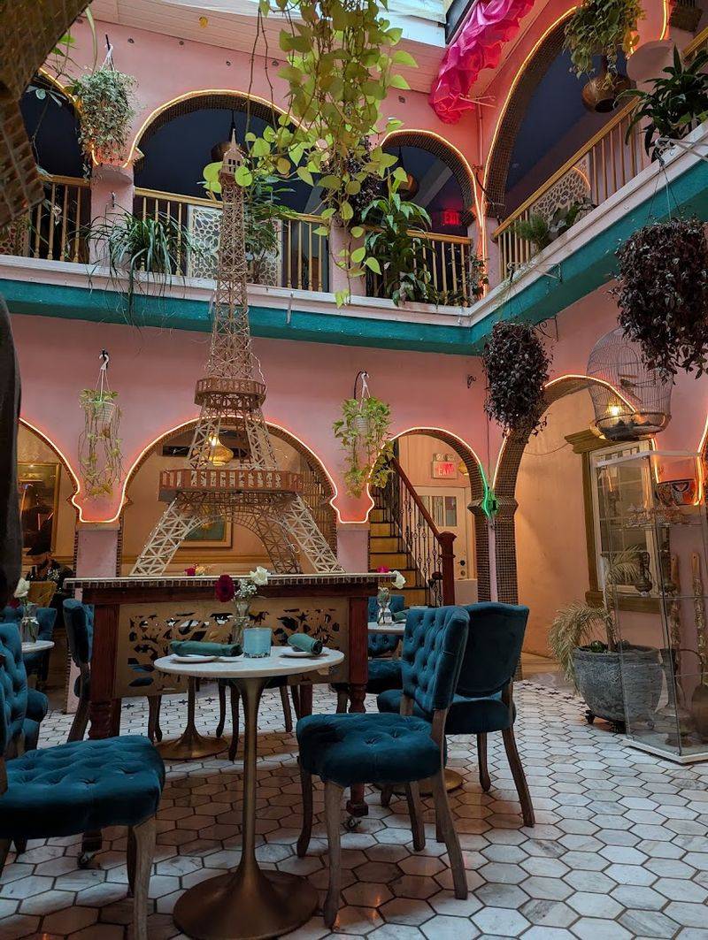 A Decor That Earns Every Compliment