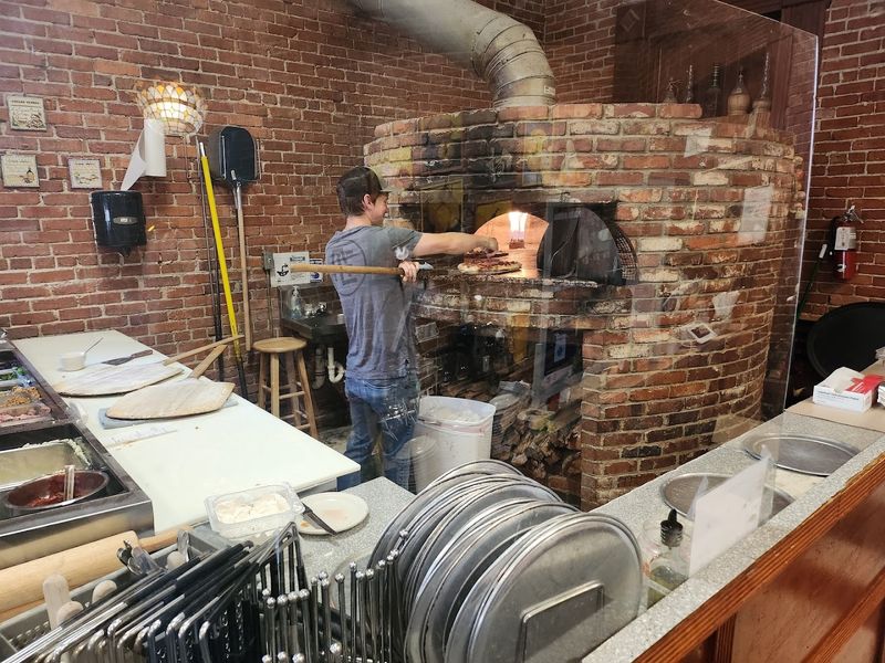 Wood-Fired Pizzas That Earn the Hype