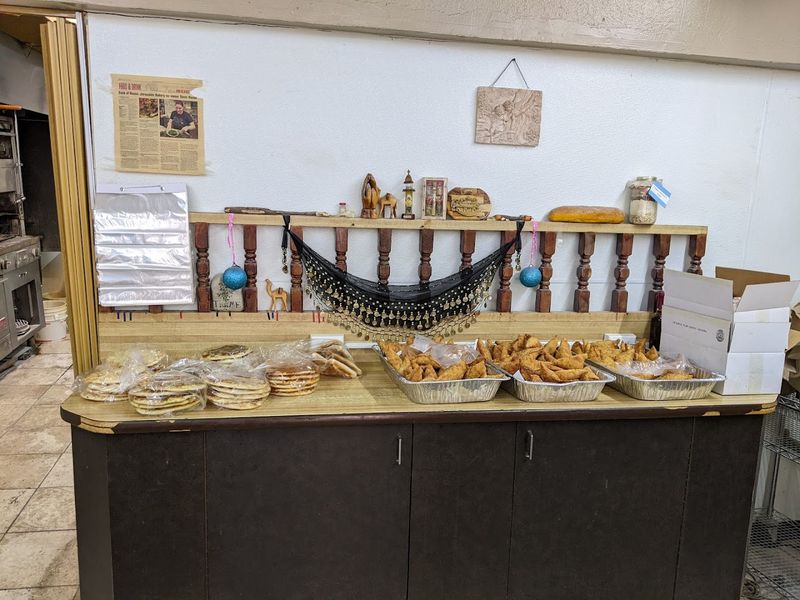 Fresh Pita That Locals Actually Drive Across Town For