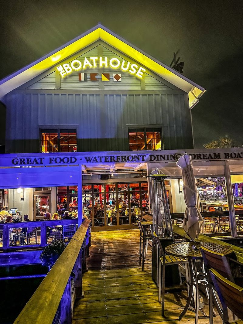 A Setting That Does the Talking