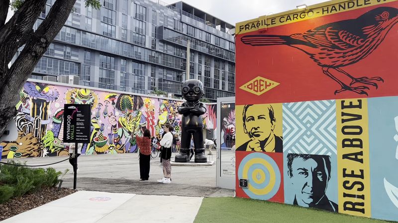 Guided Tours Versus Exploring on Your Own