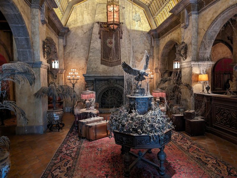 The Queue Experience: A Masterclass in Atmosphere