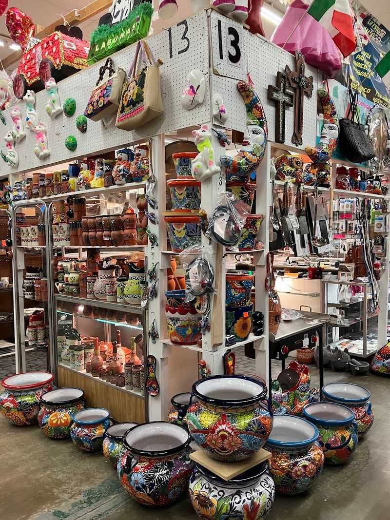 Fresh Food and Mexican Snacks: The Flavors of the Market