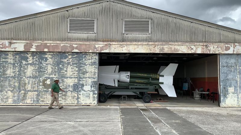 Guided Tours Versus Self-Guided Visits