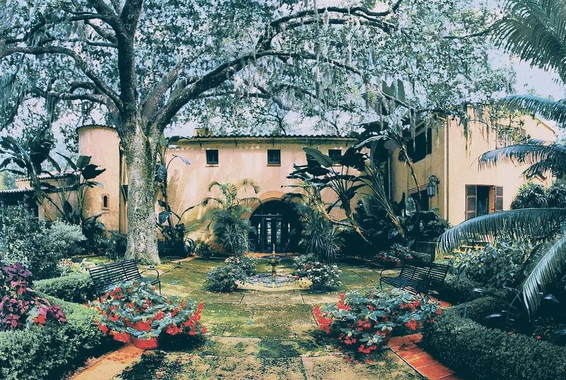 El Retiro: The Mediterranean Mansion on the Hill