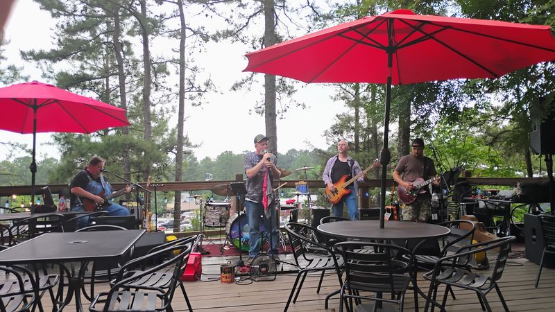 Live Music and the Entertainment Scene on the Patio