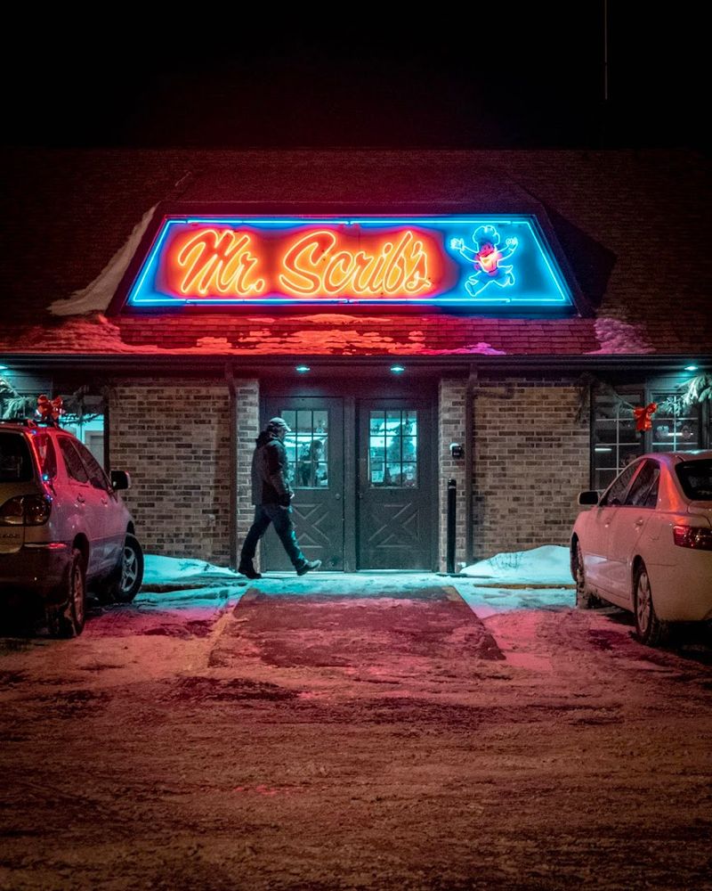 Late hours and the night-owl advantage