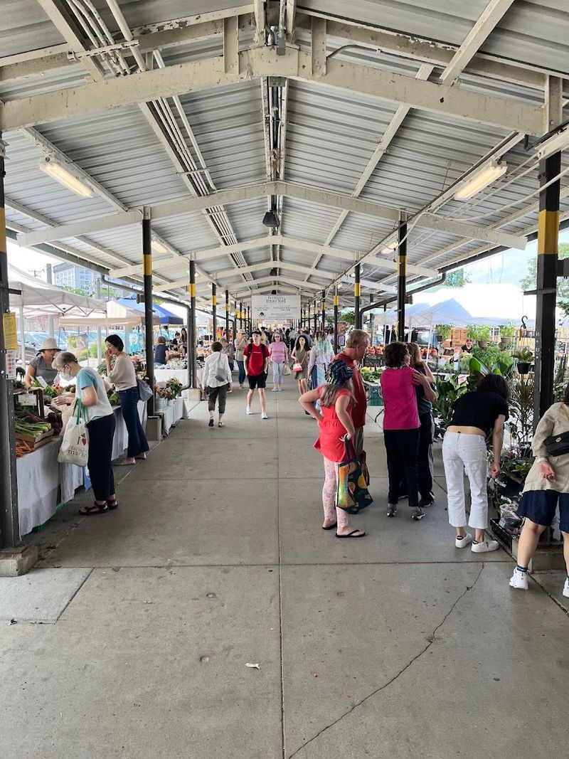 Friendly without the hard sell