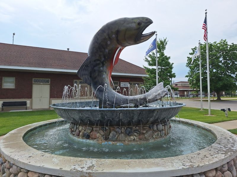 When the fountain turns on