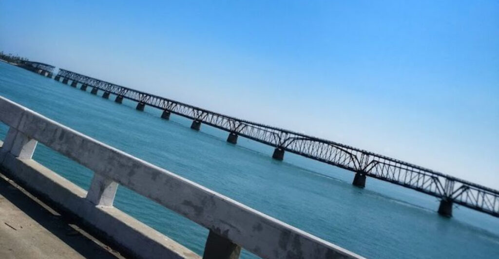 This 113-Mile ‘Floating’ Highway Is One of America’s Most Breathtaking Drives