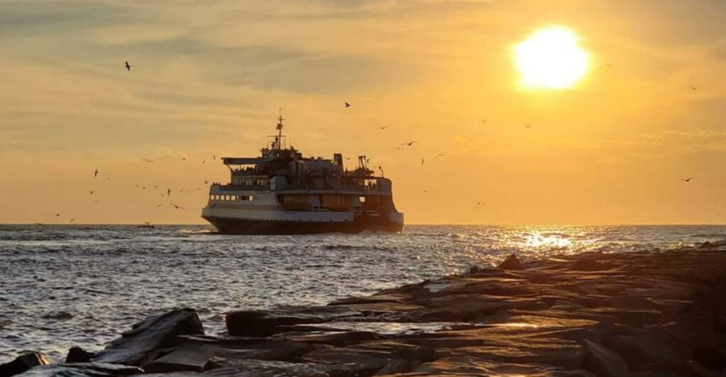 This 85 Minutes Cruise in New Jersey Feels Like a Front-Row Seat to the Coast And Sunset Horizons