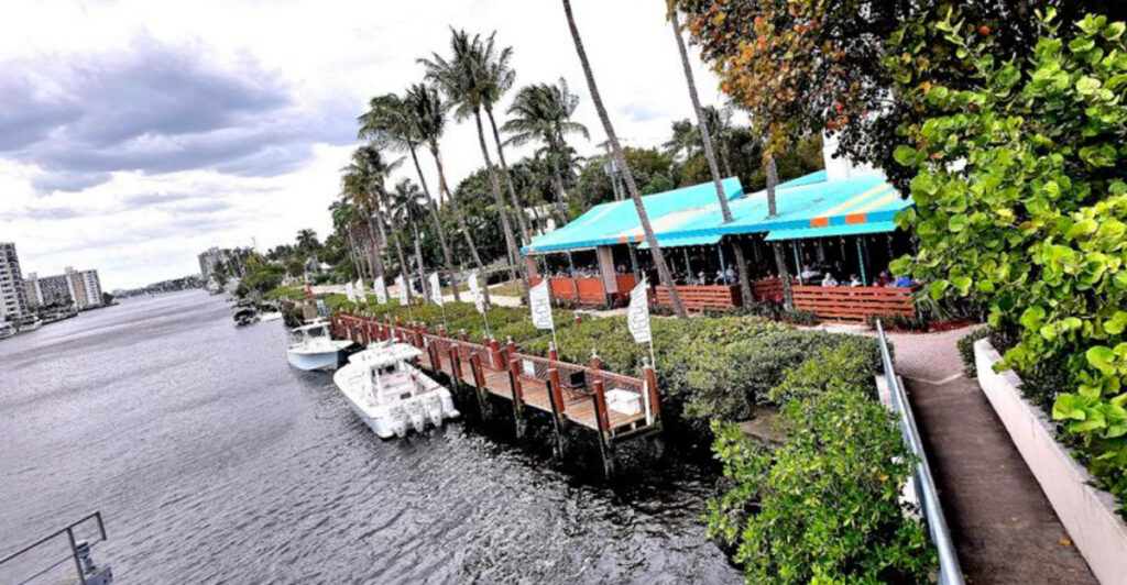 This Delray Beach Waterfront Hotspot Is Where Boats Pull Up and Fresh Seafood Steals the Show