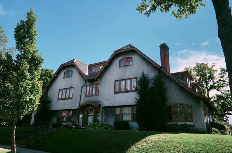 The address that sets the tone