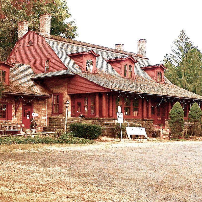 Where History and Community Meet on Schraalenburgh Road