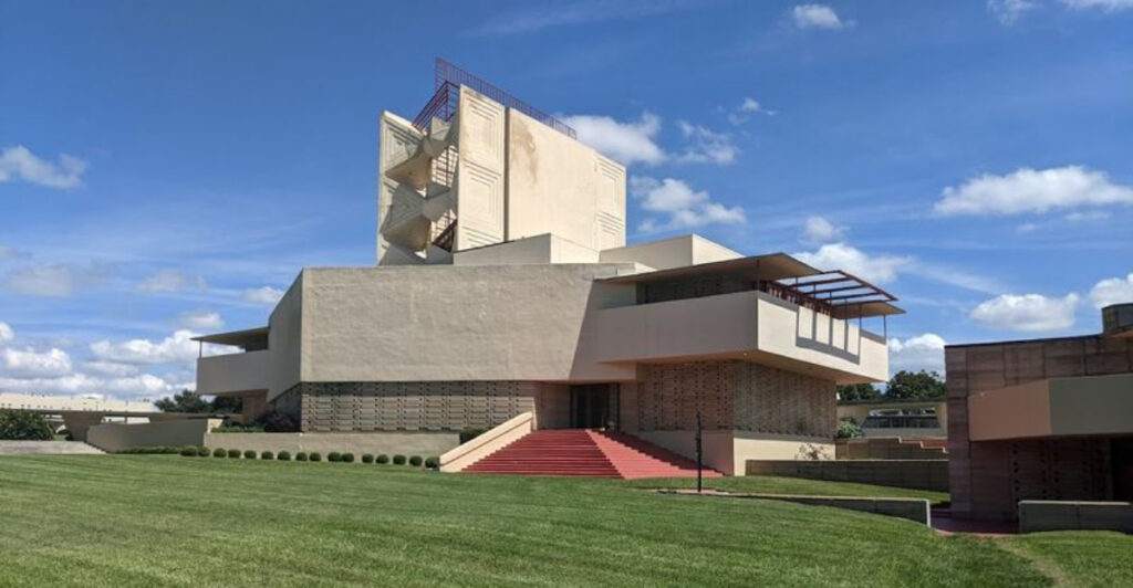 This Lakeland Visitor Center Showcases Frank Lloyd Wright’s Iconic Architecture in One Stunning Setting