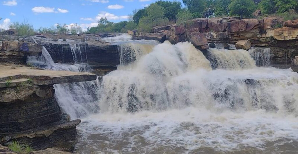 This Little-Known Oklahoma Hike Leads To A Secret Waterfall In The Prairie
