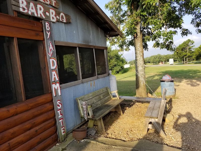 The Address and Setting on Lake Tenkiller