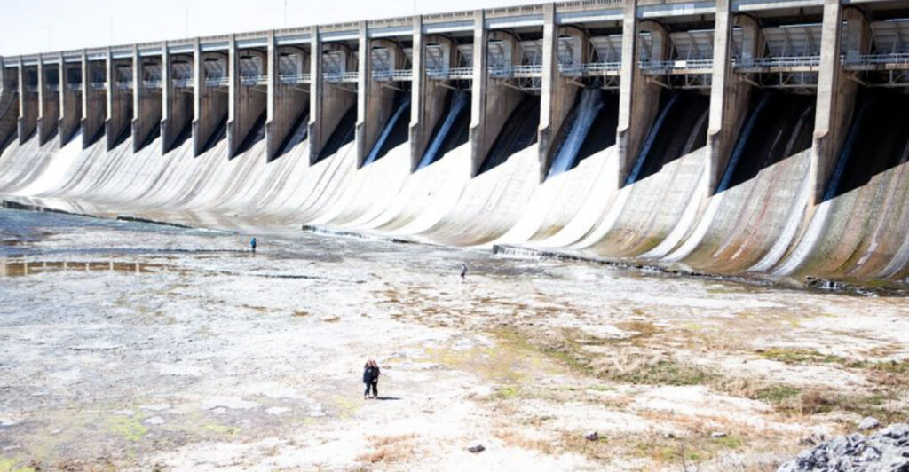 This Oklahoma Lake Winds 66 Miles Through the Beautiful Ozark Hills